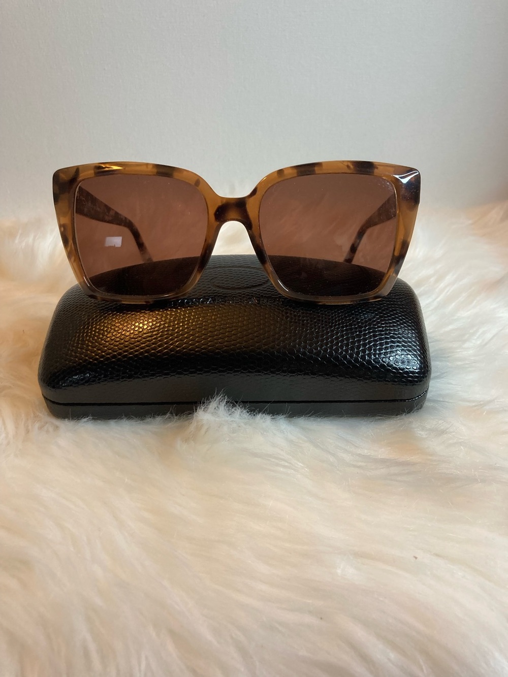 Oscar De La Renta Tortoiseshell Square Women's Sunglasses - Brown Lenses- GUC